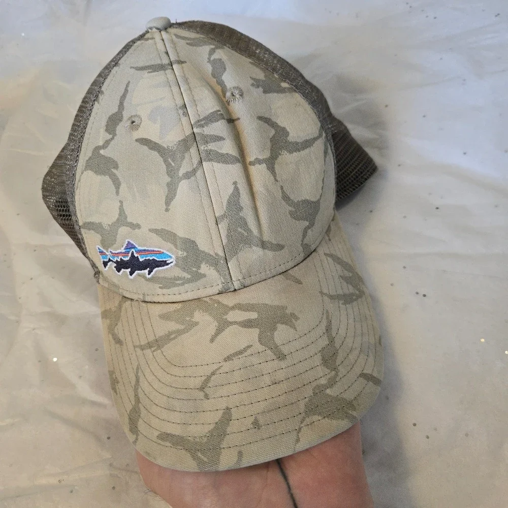 Patagonia Camo Trucker Hat Trout Logo Fitz Roy Mesh Back‎ Fishing Cap P-6 Curved